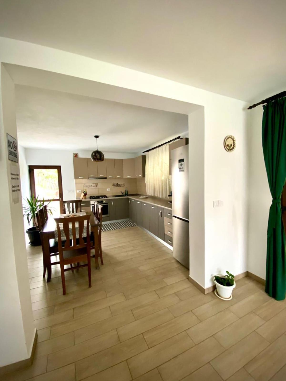 Casa Alex Hotell Curtea de Argeş Eksteriør bilde